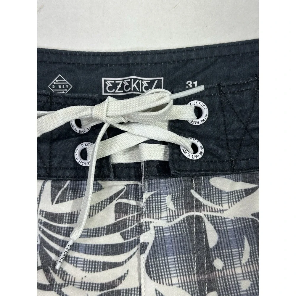 Ezekiel‎ Board Shorts Mens 31 Floral Plaid Hybrid Swim Trunks Surf Skate 2-Way